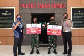Satlantas Polres Tanbu bagikan voucher PNBP SIM gratis di Hari Pahlawan