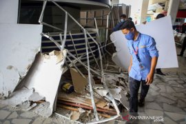 Kerusakan Di Bandara Soekarno Hatta usai penyambutan Habib Rizieq Shihab Page 1 Small