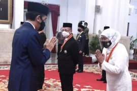 Khofifah sebut Bintang Mahaputra Utama jadi motivasi bangun Jatim lebih "Cettar"