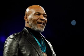 Mike Tyson tak akan berhenti tinju setelah duel dengan Roy Jones Jr