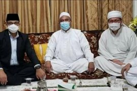 Temui Rizieq Shihab, Anies dijamu teh