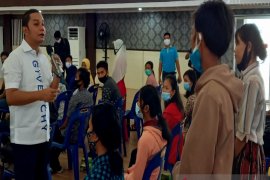 Bupati motivasi 105 mahasiswa penerima beasiswa pemkab Tapteng