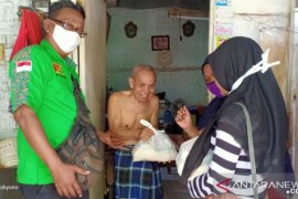 RAPI Pamekasan  bagikan sembako pada warga terdampak COVID-19