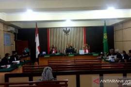 Tiga mantan pimpinan DPRD Jambi jalani sidang kasus suap APBD