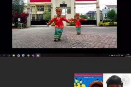 Pelajar SMPN 25 Padang  kenalkan budaya Minang ke sekolah luar negeri