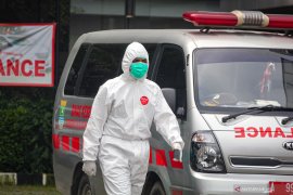 Menkeu pangkas insentif tenaga kesehatan tangani COVID 50 persen