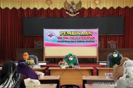 Gatriwara bersama Disnakerkop UKP HSS bina UKM perempuan daerah