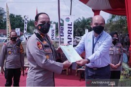 Kapolda Riau Resmikan Gedung Polsubsektor Pelalawan Hibah dari RAPP