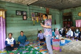 Peserta Pilkada Bangka Tengah gelar kampanye sehat di kampung nelayan