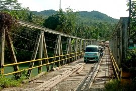 Warga Nias Barat berharap pemerintah  perbaiki Jembatan Sungai Oyo
