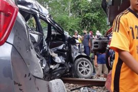 Polisi tangani kecelakaan kereta dan mobil satu meninggal