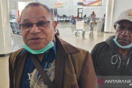 Puluhan anggota MRP tidak bisa keluar dari Bandara Wamena