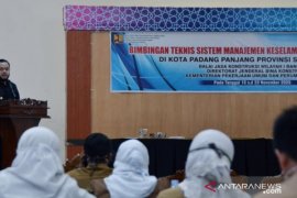 Padang Panjang berikan bimbingan manajemen keselamatan bagi penyedia jasa konstruksi