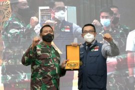 Gubernur Ridwan Kamil dorong anggota TNI jadi relawan penyuntik vaksin COVID-19