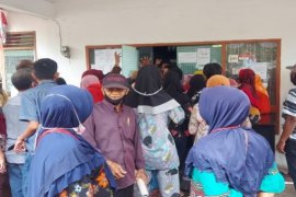Warga abaikan Protokol Kesehatan di Dinas Perdagangan Tebing Tinggi