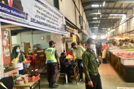 Masyarakat dihimbau berbelanja pada pedagang yang terapkan protokol kesehatan