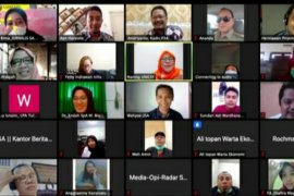 Uji coba pembelajaran tatap muka di wilayah zona kuning-hijau tetap dilanjutkan