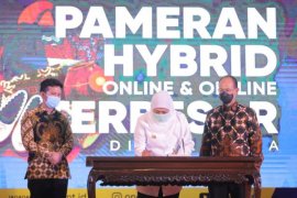 Khofifah: Pameran produk buatan Indonesia tingkatkan edukasi masyarakat