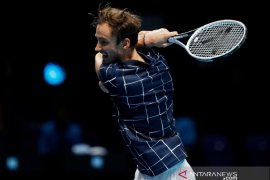 ATP Finals - Medvedevlolos bikin Djokovic frustasi