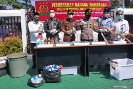 Kejari HST musnahkan barang bukti hasil rampasan yang telah inkrah