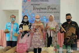 Melati Erzaldi imbau warga Pulau Besar lebih inovatif kembangkan kerajinan purun