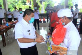 Saat terima bantuan, warga Jembrana diminta terapkan protokol kesehatan