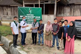 Penyaluran 500 paket sembako untuk masyarakat melalui HMI se-Sumbar