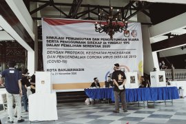 KPU Banjarmasin simulasi pemungutan suara dengan prokes