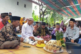 Tolak bala, warga Pasar Seluma Bengkulu gelar ritual adat