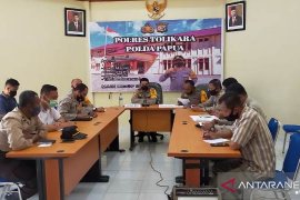 Kerumuman massa di Tolikara dibubarkan mencegah COVID-19