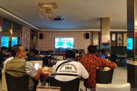 Debat Pilkada Meranti 2020, wartawan nobar melalui live streaming