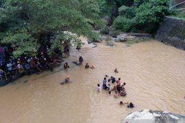 Dua remaja tenggelam, satu diantaranya ditemukan tewas