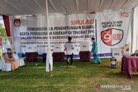 Pemilih dengan suhu tubuh 37 derajat diarahkan ke bilik khusus