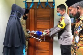 HUT Sat Polair, Polres Inhil bedah rumah Yusuf