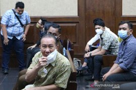 Kemarin, perakit bom JW Marriott hingga kerumunan Rizieq naik sidik