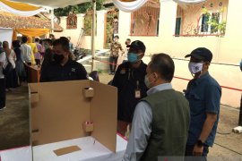 KPU Sukabumi sediakan bilik suara khusus bagi pemilih bersuhu tubuh tinggi