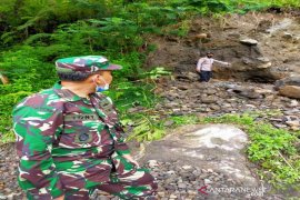 Seorang tewas, warga lereng Merapi diminta hentikan penambangan