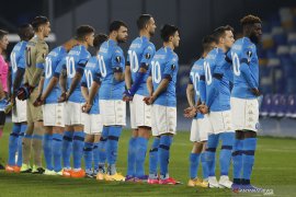 Kenang Diego Maradona, pemain Napoli kenakan Jersey nomor 10