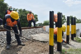 Penutupan perlintasan liar jalur KA