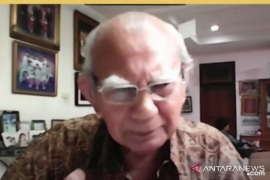 Istri Emil Salim berpulang