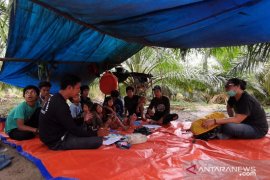 Makenun, guru anak rimba di pedalaman Jambi