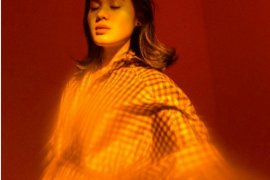 Sheryl Sheinafia terkenang  memori masa lalu di lagu "De Javu"