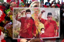 Pengamat: Massa mengambang lebih pilih Eri-Armudji di Pilkada Surabaya
