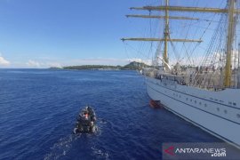 KRI Bima Suci bersama taruna AAL mengunjungi Pulau Miangas