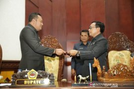 Pemkab Gianyar - DPRD tetapkan 11 Raperda jadi Perda