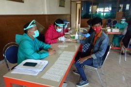 Ribuan anggota KPPS Pariaman telah selesai ikuti tes cepat COVID-19