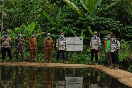 Adaro Metcoal Companies bantu sarana air bersih
