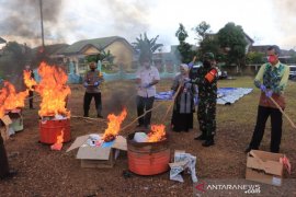 Kejari musnahkan 411 gram sabu dan puluhan butir ekstasi