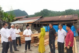 Bupati Aceh Jaya bantu korban kebakaran, ini dia bantuannya