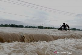 Banjir Rendam Jalur Penghubung Purbalingga - Banyumas Page 1 Small